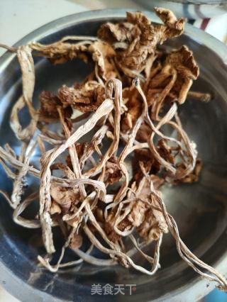茶树菇淮山乌鸡汤的做法步骤：3