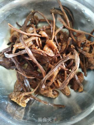 茶树菇淮山乌鸡汤的做法步骤：5