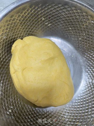 南瓜豆沙饼的做法步骤：2