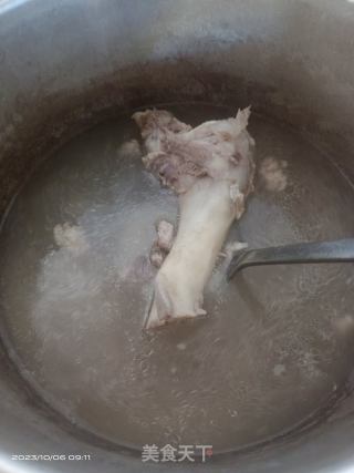 筒骨粥的做法步骤：2