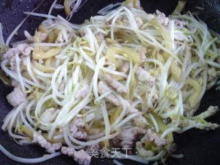 榨菜丝瘦肉炒绿豆芽的做法步骤：8