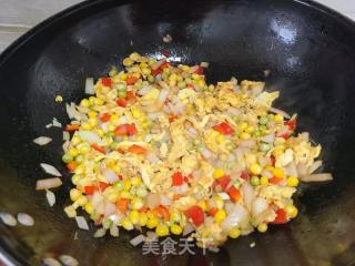 红椒洋葱鸡蛋炒米的做法步骤：6