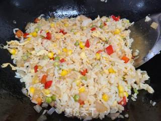 红椒洋葱鸡蛋炒米的做法步骤：7