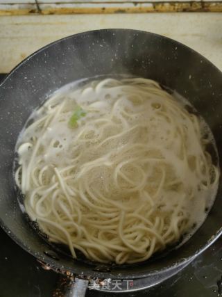 牛肉蔬菜炒面的做法步骤：4