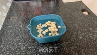 双莲排骨汤的做法步骤：1