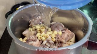 双莲排骨汤的做法步骤：8