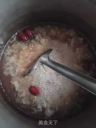 阿胶银耳莲子羹的做法步骤：4