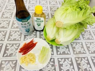 比吃肉还香的素菜 | 白灼生菜的做法步骤：1