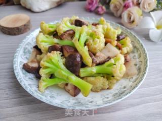 洋葱香菇炒花菜的做法