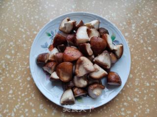 洋葱香菇炒花菜的做法步骤：3