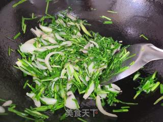 洋葱炒韭菜的做法步骤：3