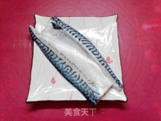 照烧青花鱼的做法步骤：1