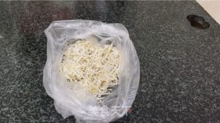 银鱼煎蛋的做法步骤：1