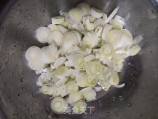 鸡蛋大葱炒饭的做法步骤：1