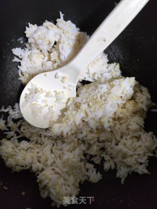鸡蛋大葱炒饭的做法步骤：3