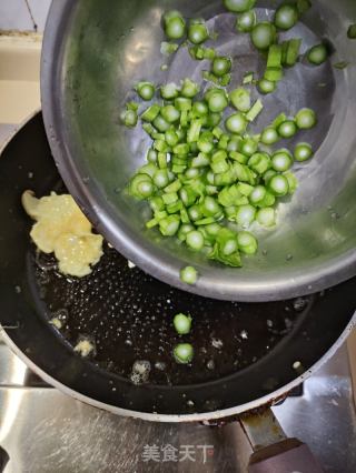 鸡蛋大葱炒饭的做法步骤：6