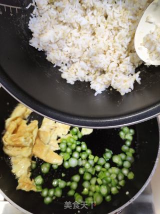 鸡蛋大葱炒饭的做法步骤：7