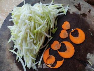 鸡蛋肉片汤米粉的做法步骤：2