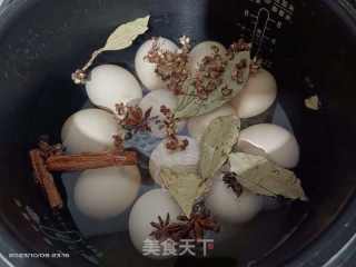 五香茶叶蛋的做法步骤：1