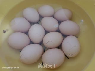 五香茶叶蛋的做法步骤：4