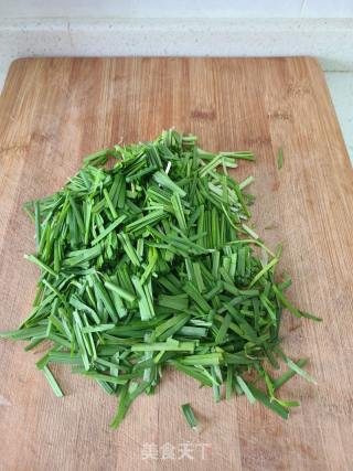 小河虾炒韭菜的做法步骤：3