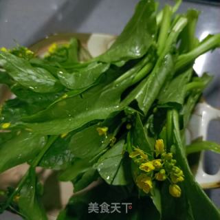 对虾炒菜芯的做法步骤：1