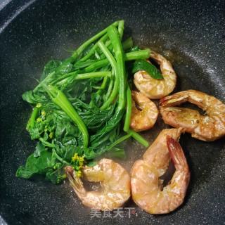 对虾炒菜芯的做法步骤：9