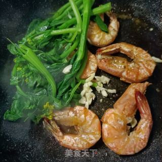 对虾炒菜芯的做法步骤：10