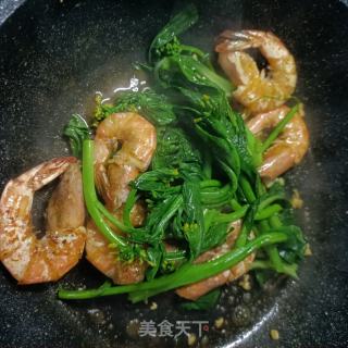 对虾炒菜芯的做法步骤：11