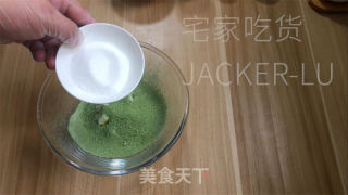 抹茶酥粒麦芬，浓郁抹茶风味，层次感丰富的酥粒，香甜与微苦在口中交融。的做法步骤：2
