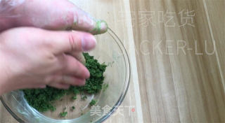 抹茶酥粒麦芬，浓郁抹茶风味，层次感丰富的酥粒，香甜与微苦在口中交融。的做法步骤：3
