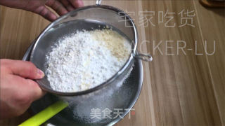 抹茶酥粒麦芬，浓郁抹茶风味，层次感丰富的酥粒，香甜与微苦在口中交融。的做法步骤：6