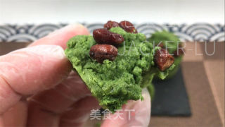 抹茶酥粒麦芬，浓郁抹茶风味，层次感丰富的酥粒，香甜与微苦在口中交融。的做法步骤：17