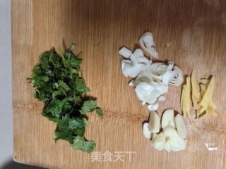 虾仁白菜豆腐汤的做法步骤：3