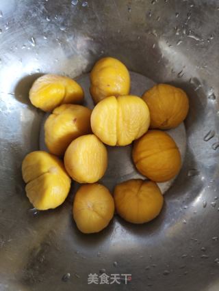 板栗胡萝卜土鸡汤的做法步骤：2