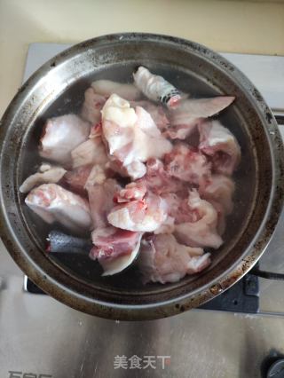 板栗胡萝卜土鸡汤的做法步骤：3