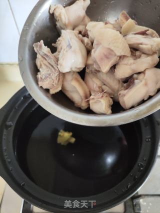 板栗胡萝卜土鸡汤的做法步骤：5