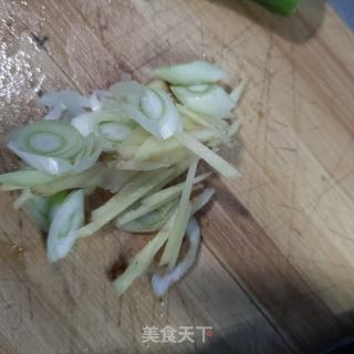 丝瓜鲜虾粥的做法步骤：1