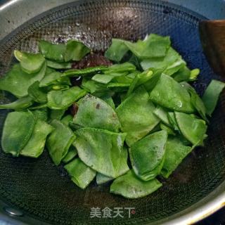 卤肉焖扁豆的做法步骤：3