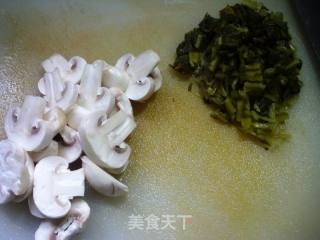 咸菜蘑菇煮豆腐的做法步骤：2