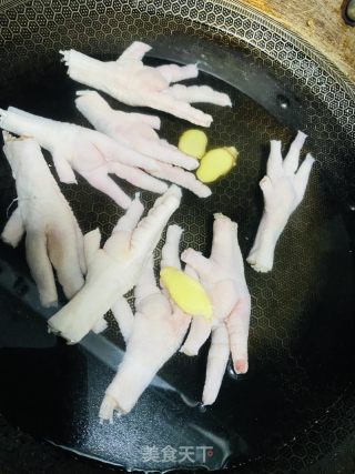 蟹爪鸡脚煲的做法步骤：5