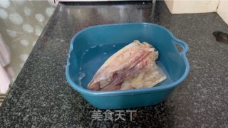 蒜苔炒干鱿鱼的做法步骤：2