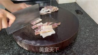 蒜苔炒干鱿鱼的做法步骤：4