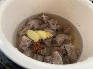 红烧牛腩的做法步骤：3