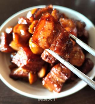 板栗焖五花肉的做法