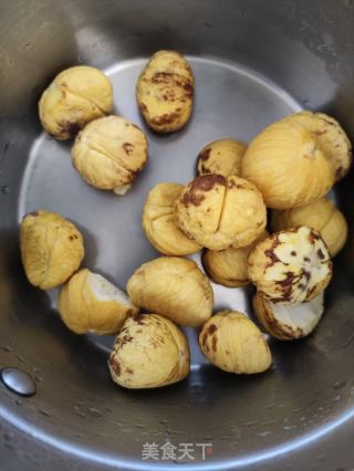 板栗焖五花肉的做法步骤：2