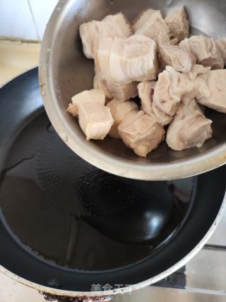 板栗焖五花肉的做法步骤：3