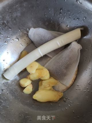 板栗焖五花肉的做法步骤：4