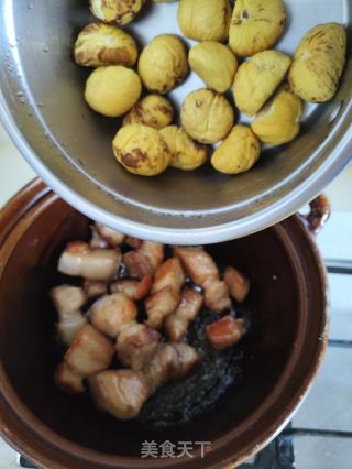 板栗焖五花肉的做法步骤：7