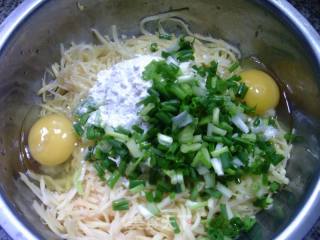 鸡蛋土豆丝饼的做法步骤：5